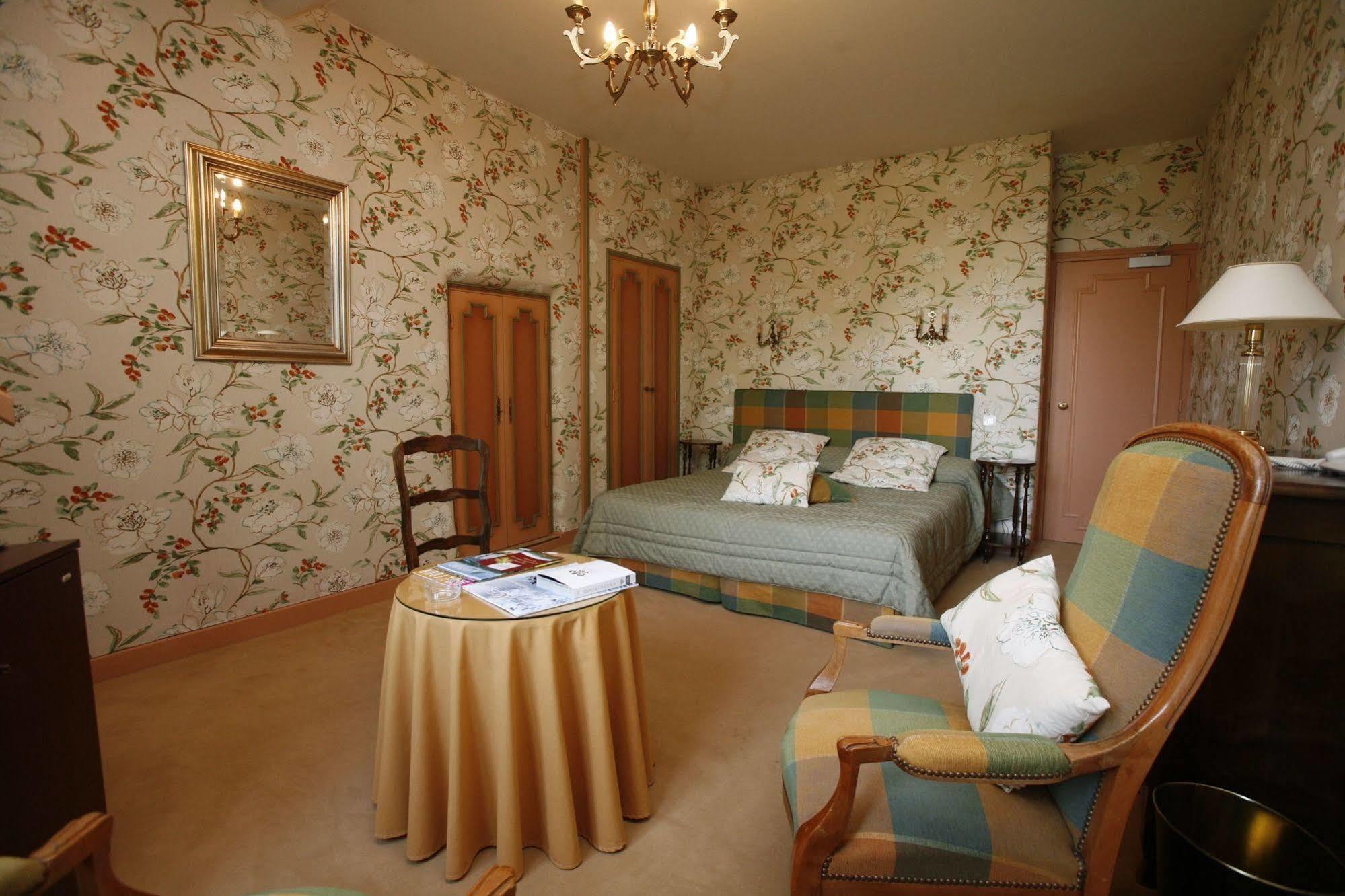 Hotel Chateau De Castel Novel - Les Collectionneurs Varetz ภายนอก รูปภาพ