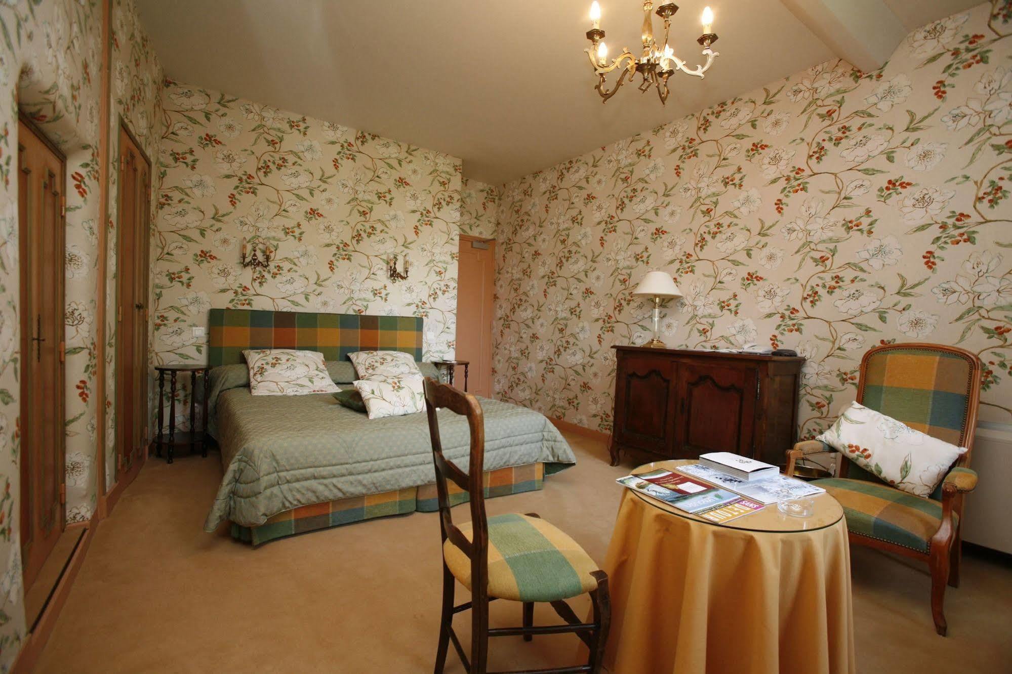 Hotel Chateau De Castel Novel - Les Collectionneurs Varetz ภายนอก รูปภาพ