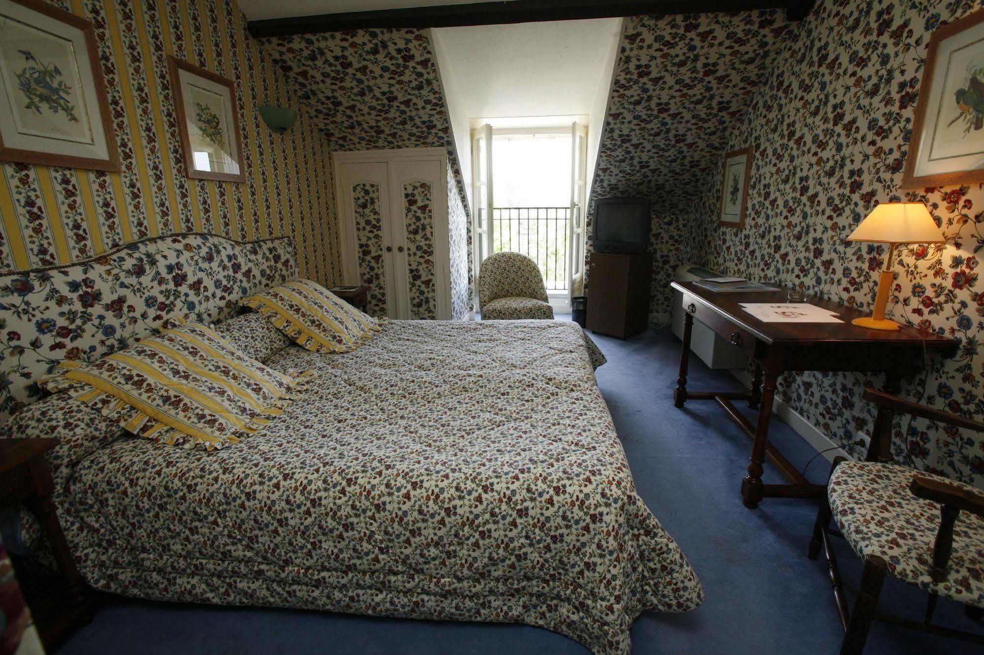 Hotel Chateau De Castel Novel - Les Collectionneurs Varetz ภายนอก รูปภาพ